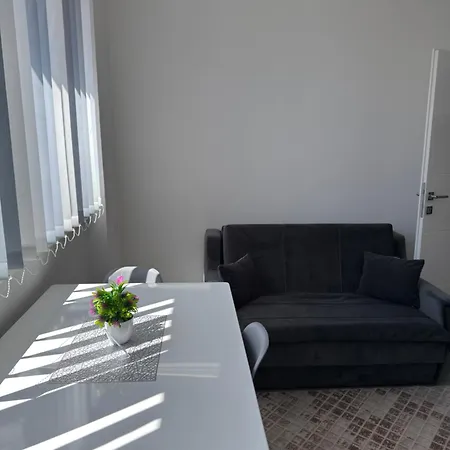 Apartment Em